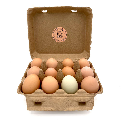 Huevos de gallinas criadas en pastura de Petal Honey Co.