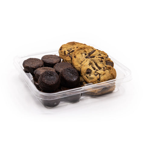 Surtido de mini brownies y galletas